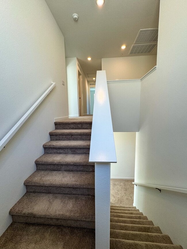Building Photo - 5 bedroom Murrieta home for LEASE!
