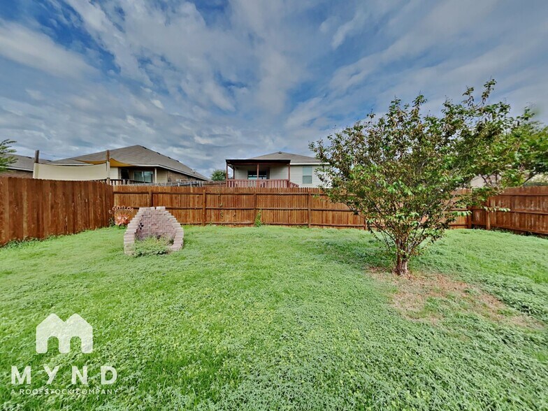 Building Photo - 300 Golden Butterfly Dr