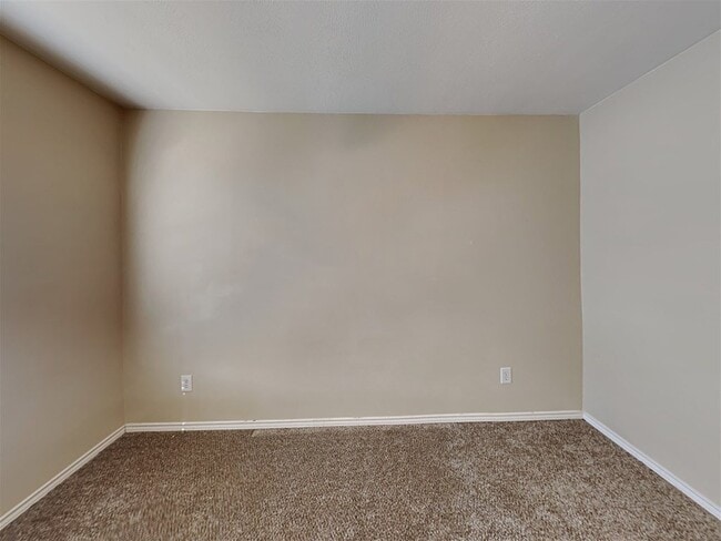 Building Photo - 2718 Eros Ln