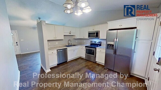 Building Photo - 3 BD/2 BA Home w/Attached Garage, Large Fenced Yard and Easy Access to Camp Lejeune