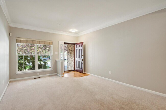 Building Photo - 103 Birchwood Dr