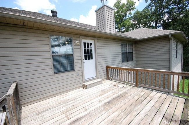 Building Photo - 17 Hillside Cove