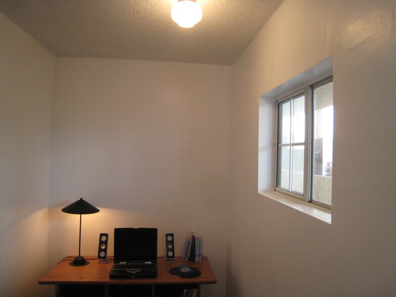 Bonus room - 3813 Huron Ave