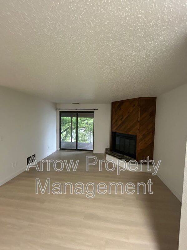 Primary Photo - 203 E Arbor Ave