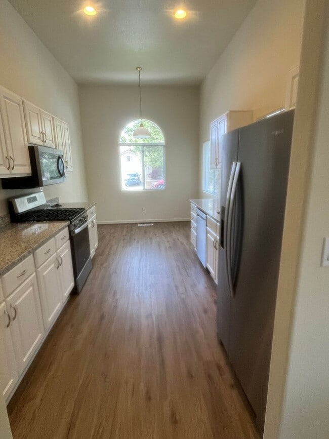 Building Photo - Beautiful 3 Bed, 2 Bath Home with 2-Car Garage in Desirable Sparks Neighborhood