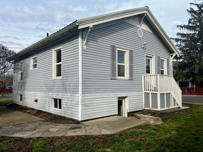 Building Photo - Charming 4-Bedroom Home with Office