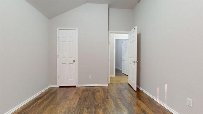 Building Photo - 16611 Cheshire Grove Ln
