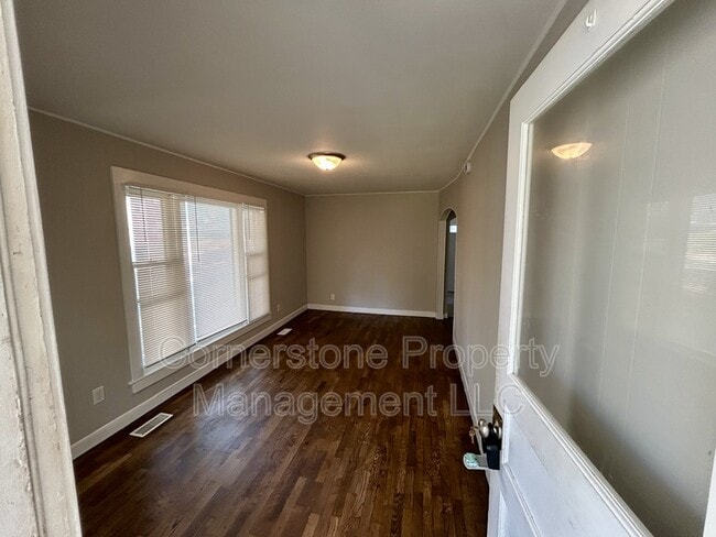Building Photo - 706 Locust St