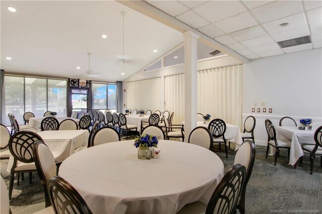 Building Photo - 5323 SE Miles Grant Rd