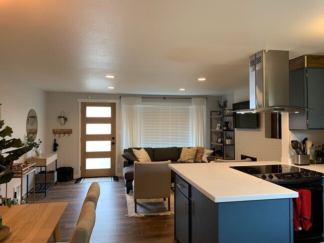 Building Photo - Beautifully Updated  Pinehurst Home