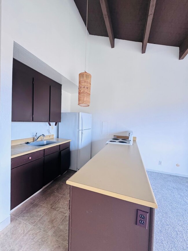 Building Photo - 2 bedroom Townhouse in Makaha Valley
