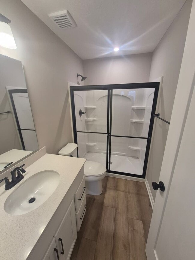 Building Photo - 568 Foxhill Dr