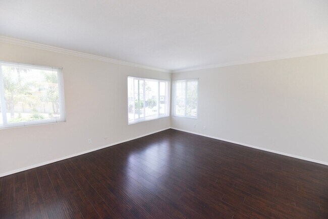 Building Photo - 248 Avenida Del Poniente