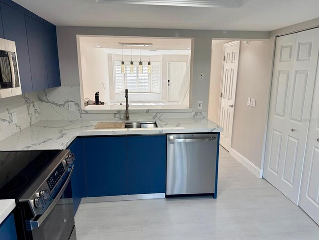 Building Photo - 603 S Dakota Ave