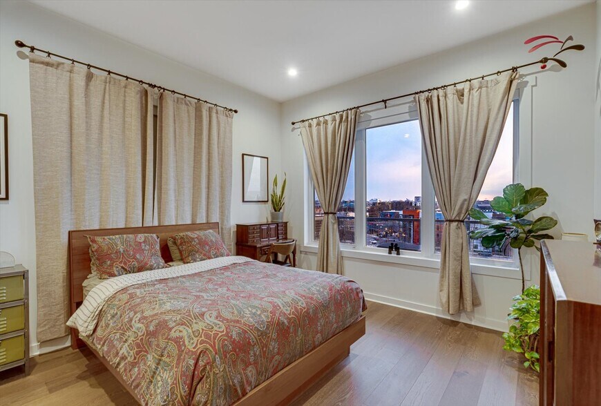 Building Photo - 411 Fairpoint St