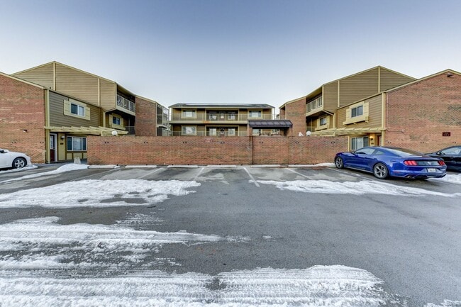 Building Photo - Pre-Leasing August 2026: Great 1 Bed, 1 Ba...