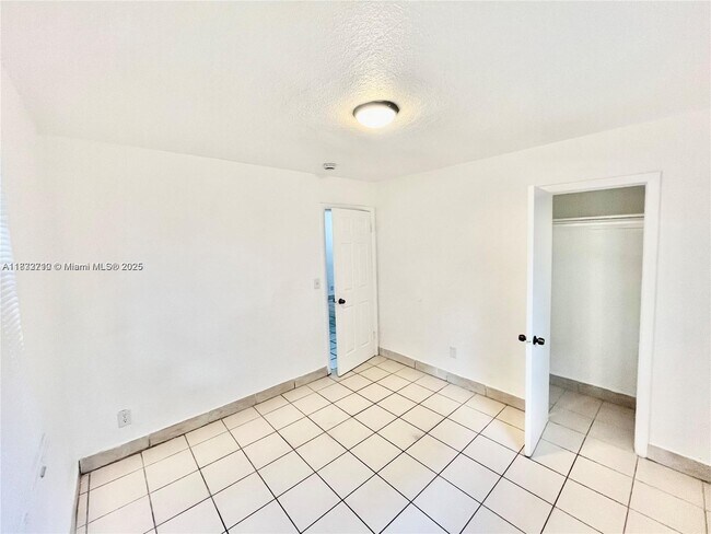 Building Photo - 701 NW 7th Ave