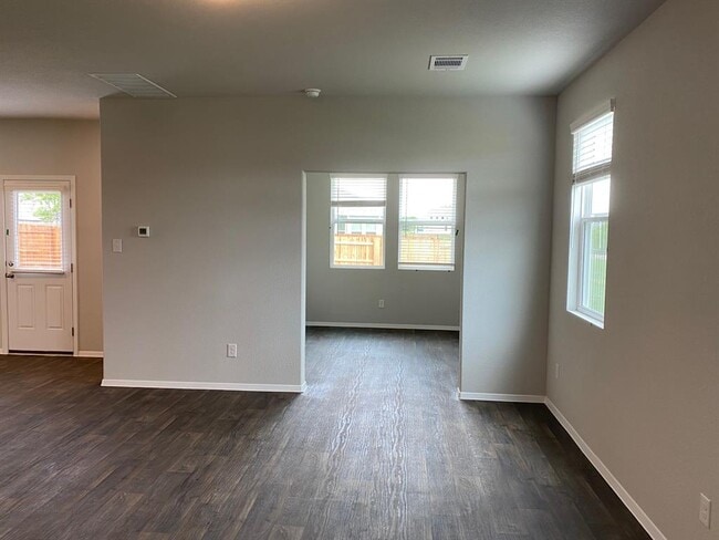 Building Photo - 145 Free Stone Dr