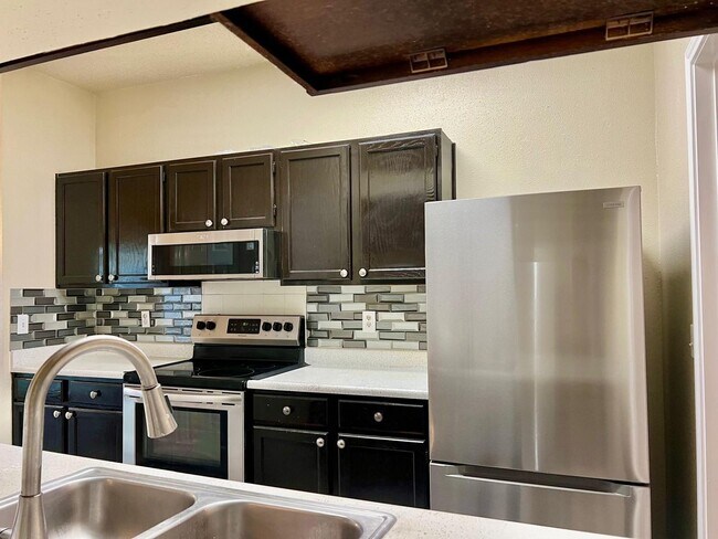 Building Photo - 207 Canoga Park Dr