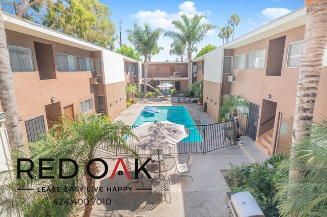 Building Photo - 15405 Vanowen St