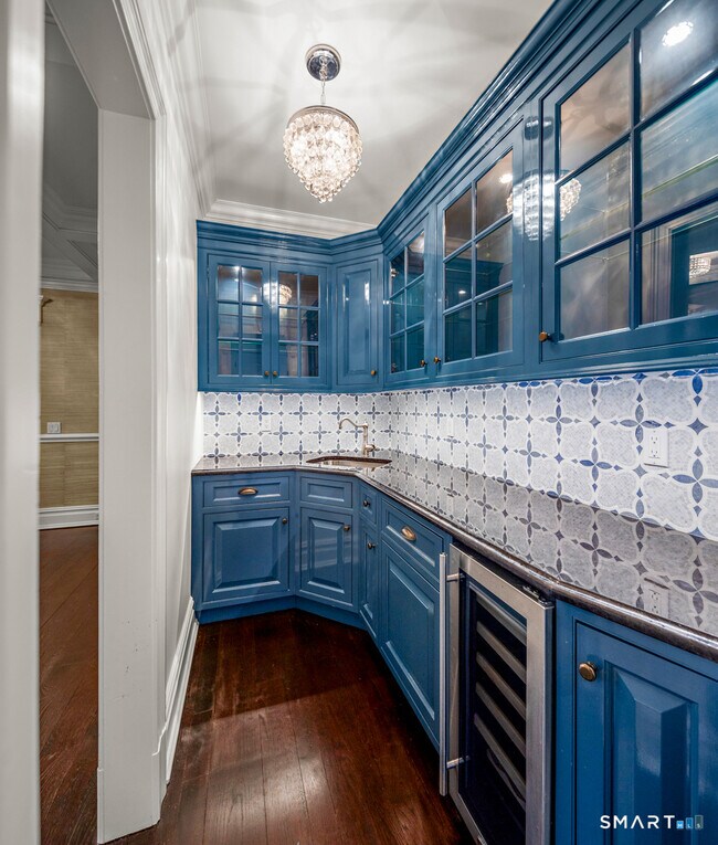 Building Photo - 93 Mansfield Ave