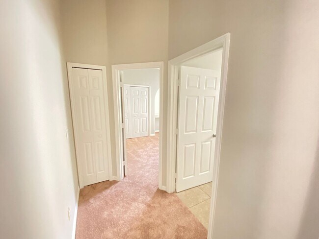 Building Photo - ? Freshly Updated Home Minutes from Disney...