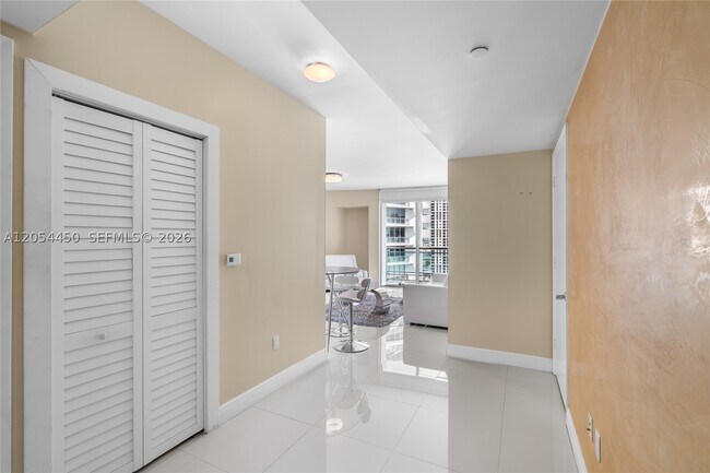 Building Photo - 350 S Miami Ave