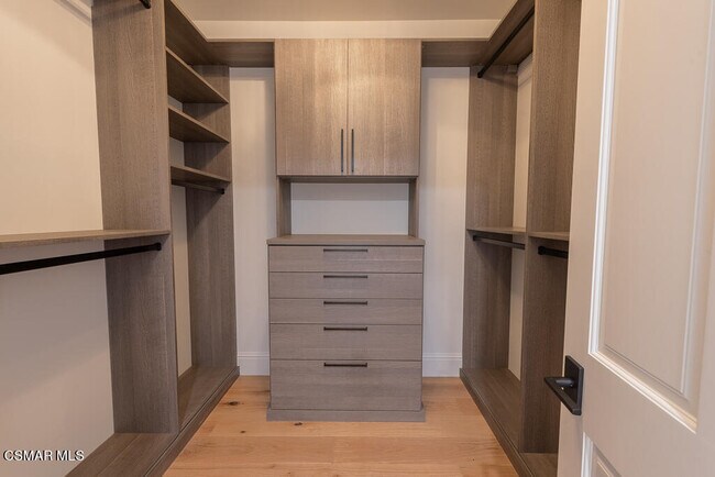 Building Photo - 2390 Crombie Ct