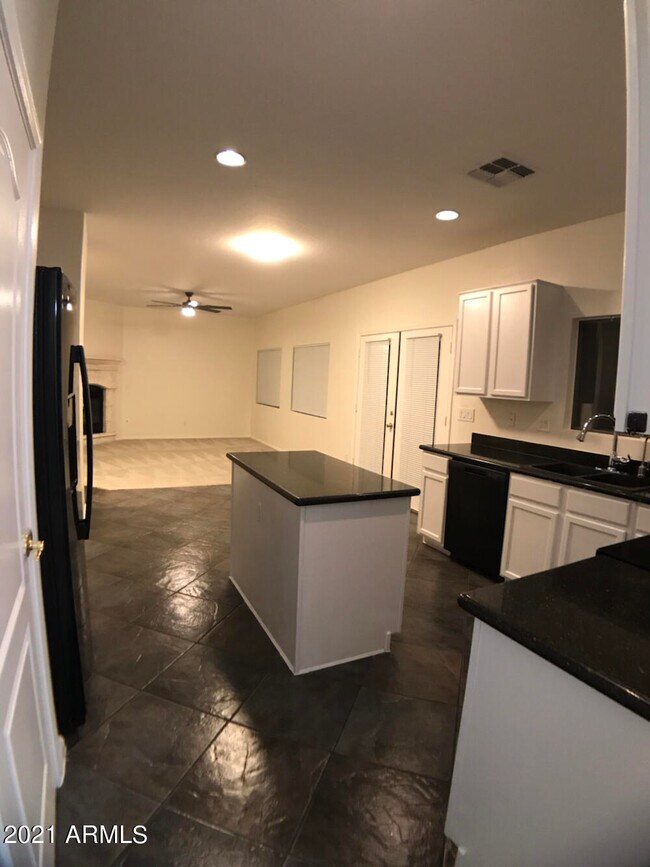 Building Photo - 17584 W Acacia Ct