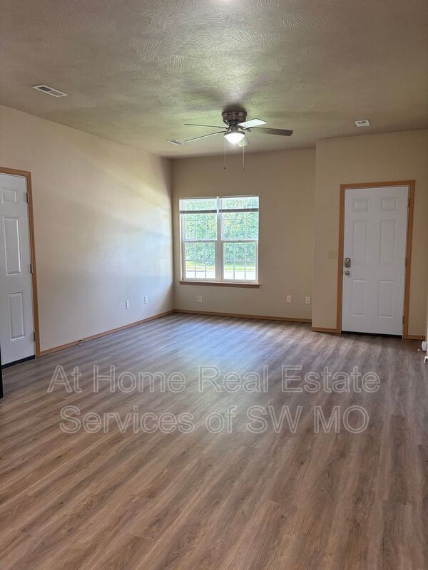 Building Photo - 616 S Rilynn