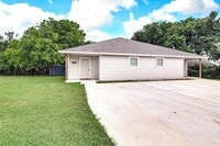 Building Photo - 200 Honey Bee Dr