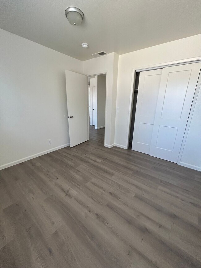 Building Photo - 1110 W Chestnut St