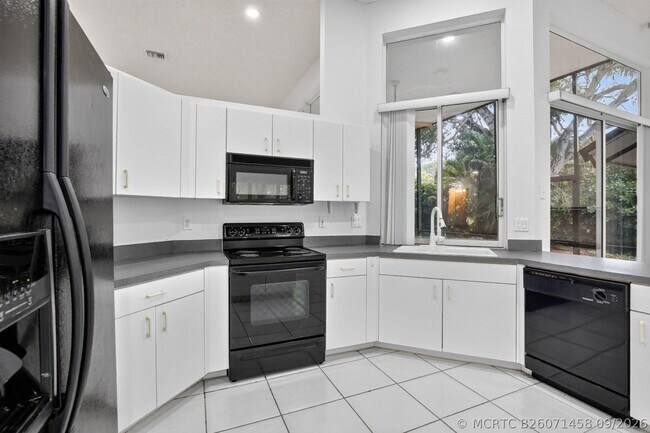 Building Photo - 924 Spoonbill Cir