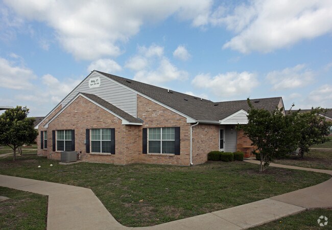 Villas of Lancaster - 2531 W Pleasant Run Rd Lancaster TX 75146 ...