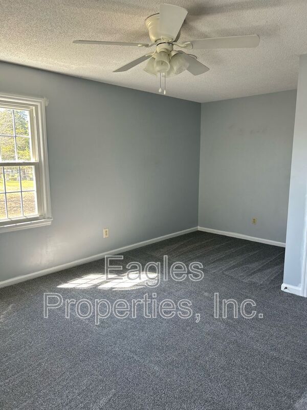 Building Photo - 129 Kelly Ct