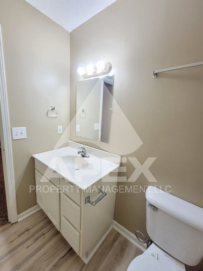 Building Photo - MOVE-IN SPECIAL, $1 RENT!! - Nice 3 Bd | 2...