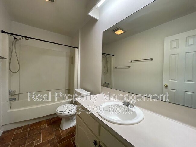 Building Photo - 13640 Rampart Ct
