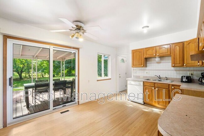 Building Photo - 2076 Harned St