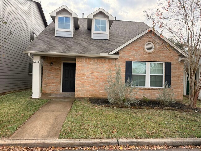 Building Photo - 10651 Cobblecreek Way