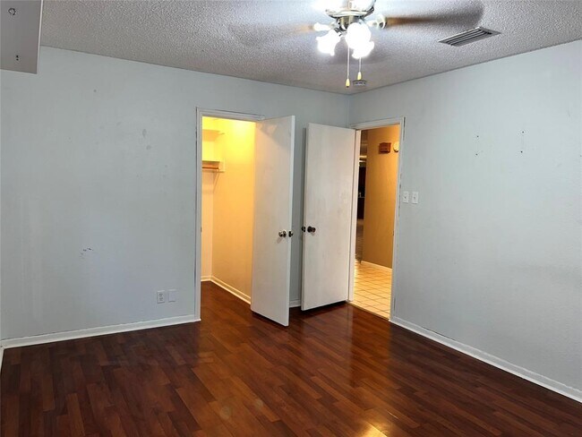 Building Photo - 209 Oak Crest Ln