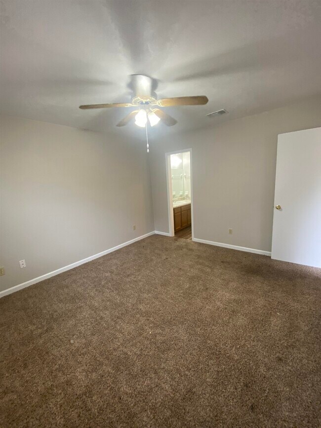 Building Photo - 2923 Woodrich Dr