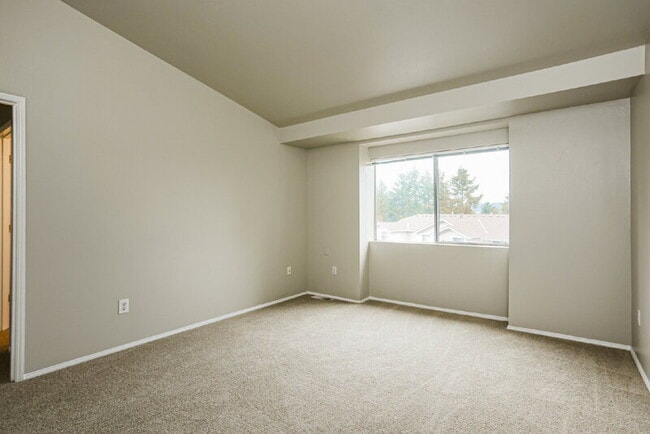 Building Photo - 2101 NW Pacific Elm Dr