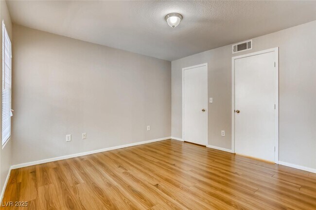 Building Photo - 555 E Silverado Ranch Blvd