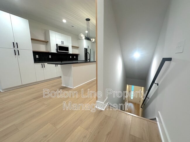 Building Photo - 1312 Carolyn Dr