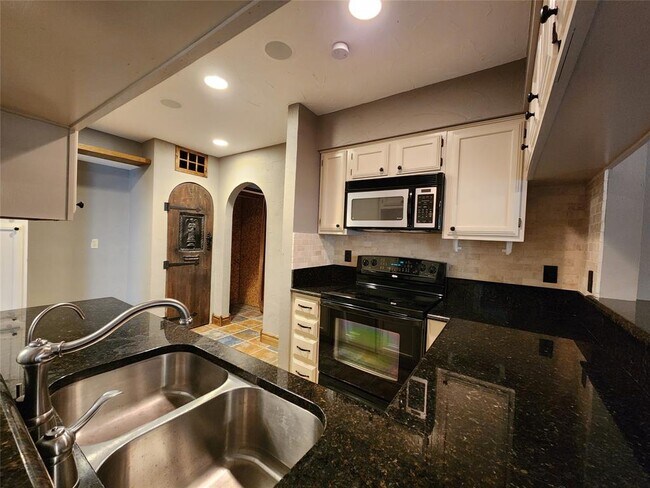 Building Photo - 1029 Wakefield Dr