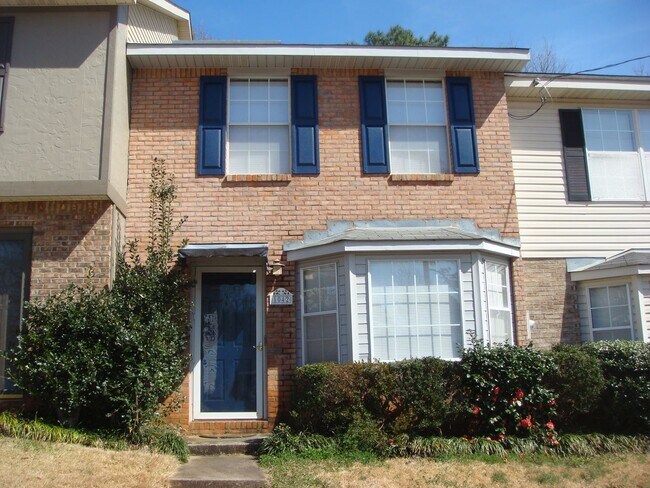 Building Photo - Charming 2 Bed, 1.5 Bath Rental in a Convenient Location
