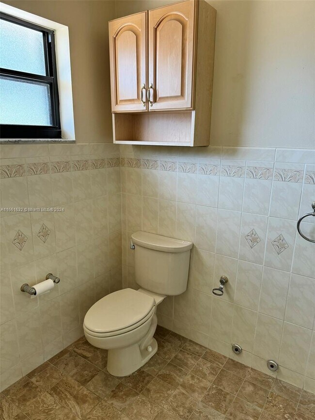 Building Photo - 9110 SW 9th Terrace