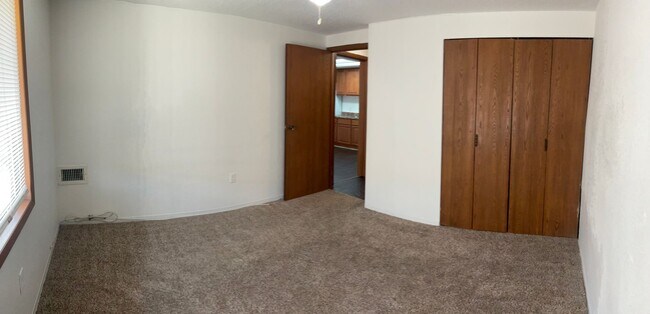 Building Photo - Great Location! Great Price! Call for Specials!