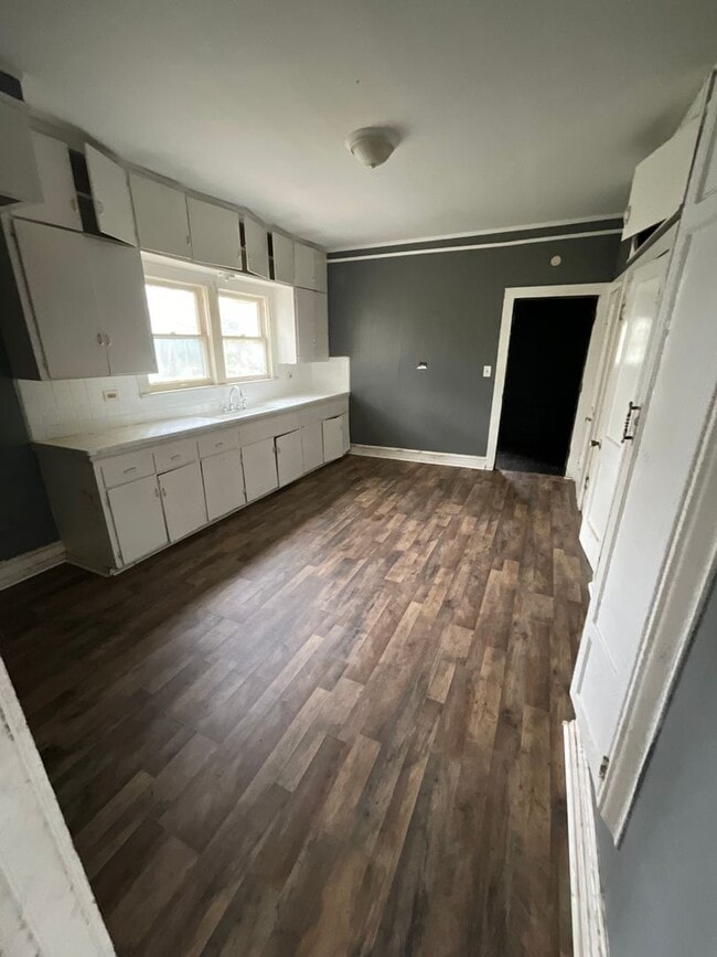 Building Photo - 6407 Henderson Ave