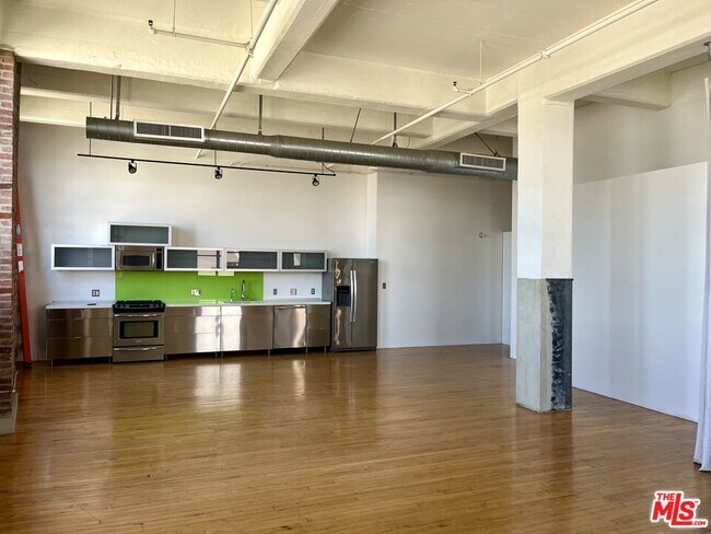 Building Photo - 1850 Industrial St